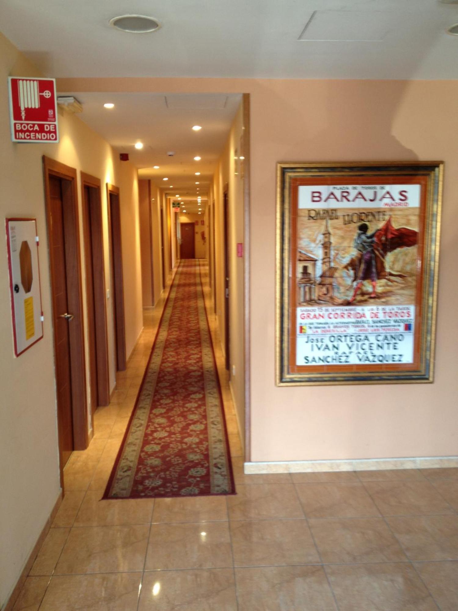 Hostal Aeropuerto Madrid Exterior photo