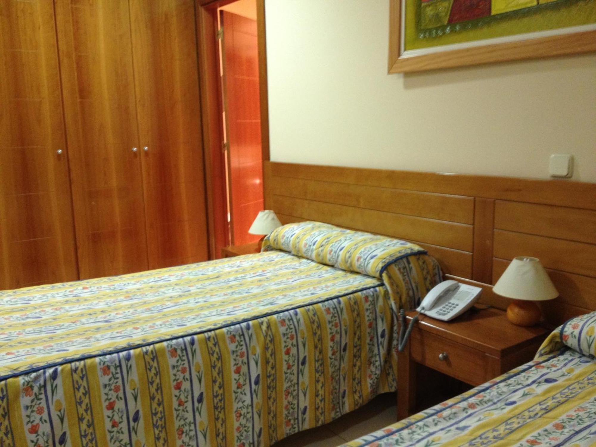 Hostal Aeropuerto Madrid Exterior photo